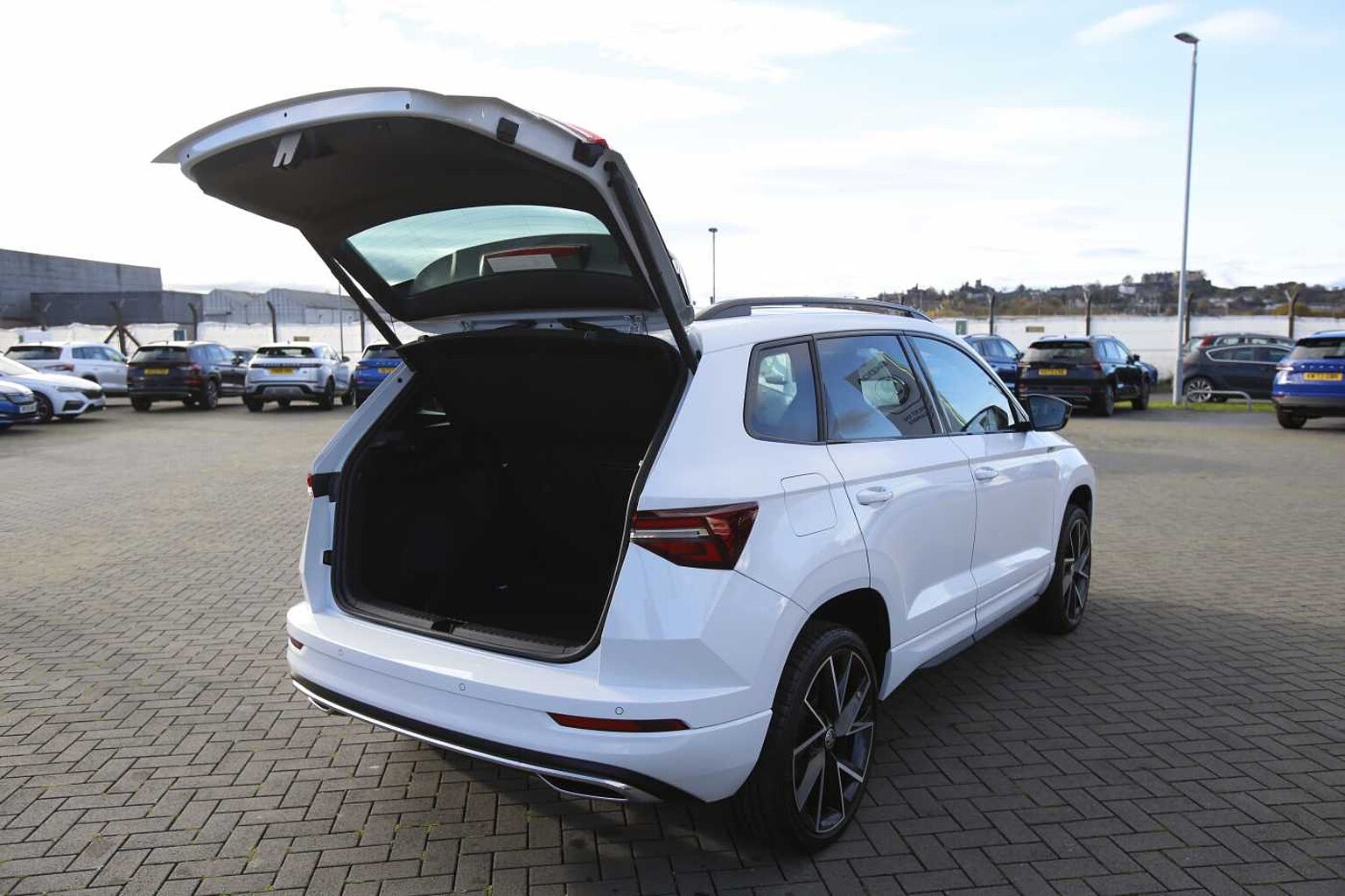 SKODA Karoq SportLine 1.5 TSI 150 PS DSG **AUTOMATIC**