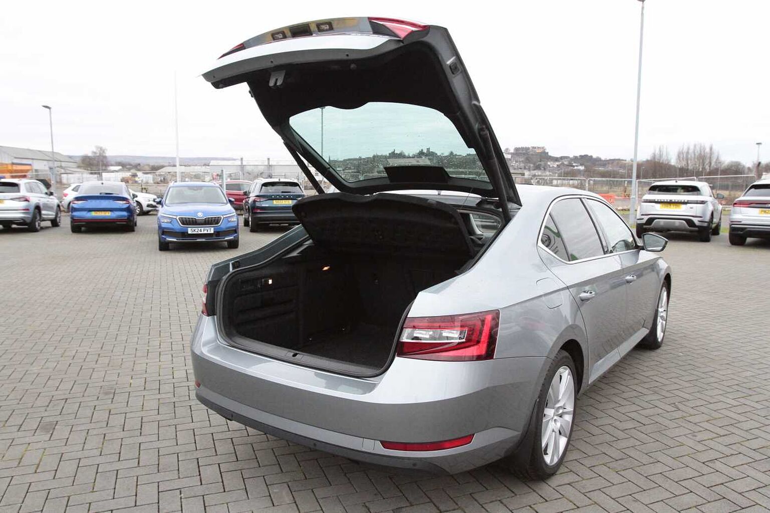 SKODA Superb Hatch SE L Executive 2.0 TDI 150 PS DSG